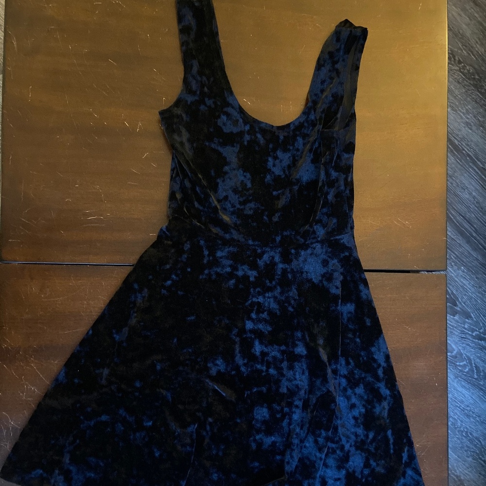 Forever 21 Velvet black dress